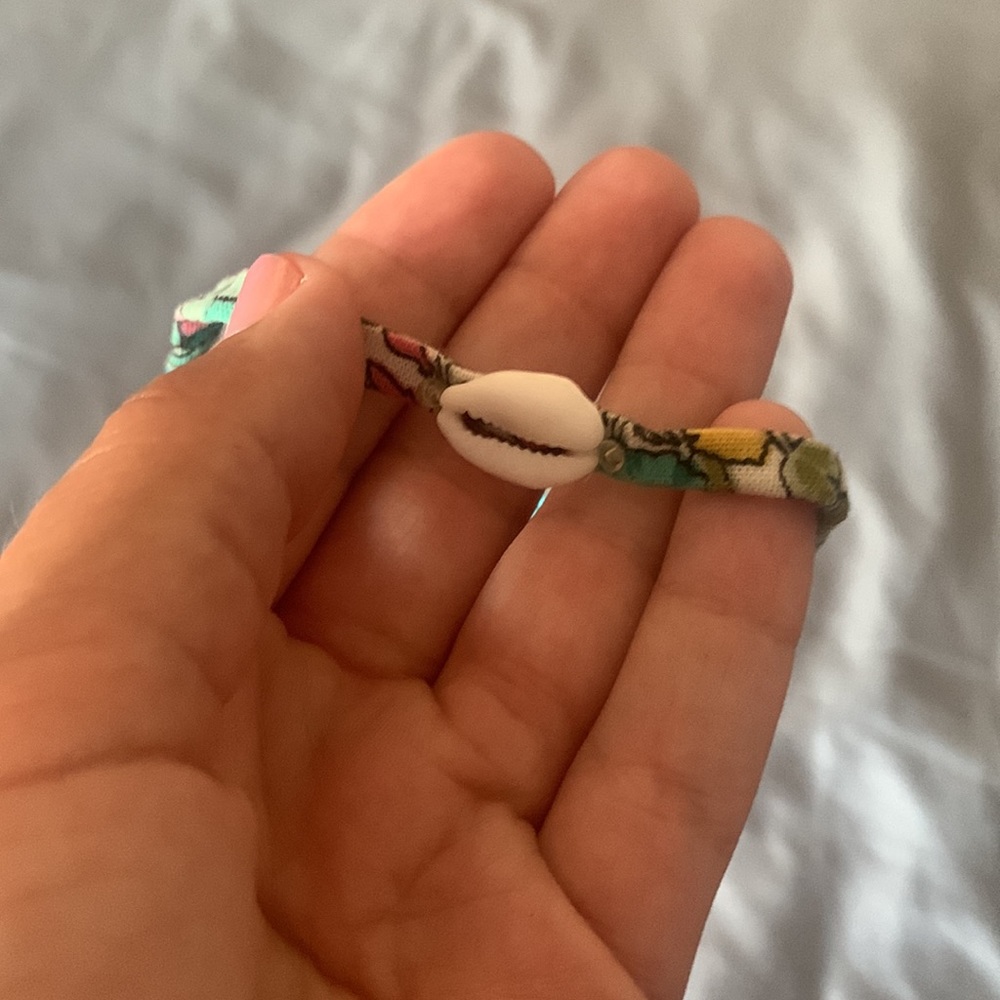 Shell Bracelet - Picture 2 of 2